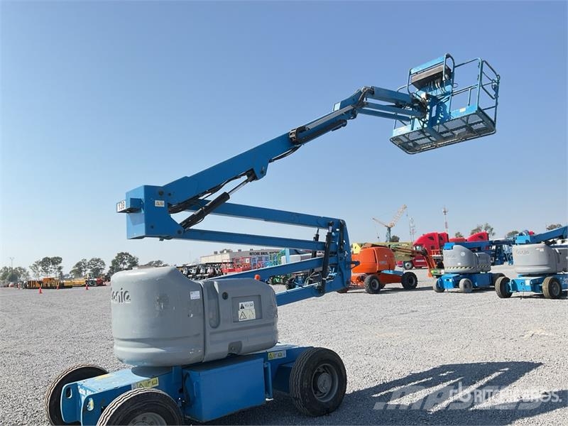 Genie Z4525J 2WD Electric Elevador Articulado / Articula Articulated boom lifts