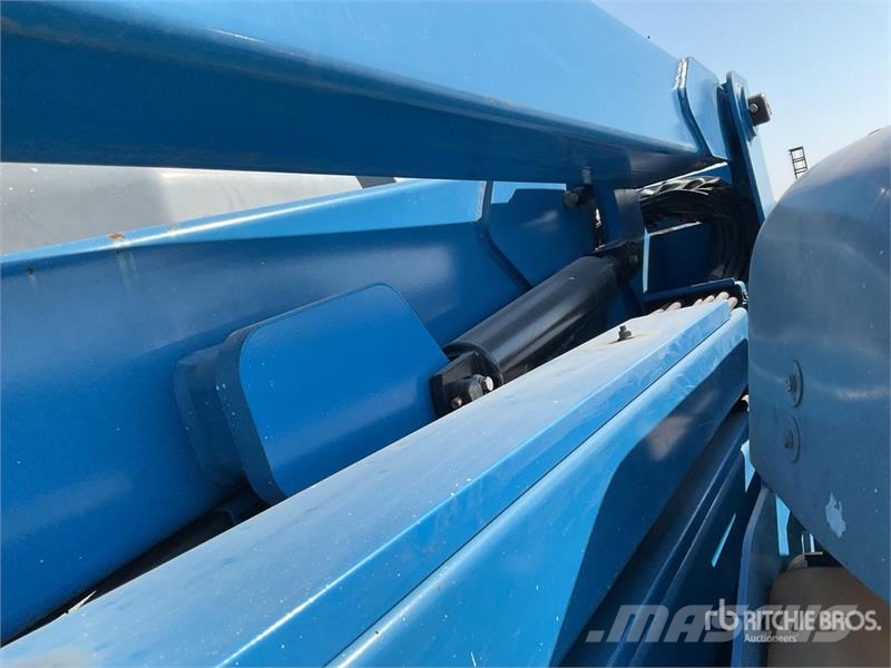 Genie Z4525J 2WD Electric Elevador Articulado / Articula Articulated boom lifts
