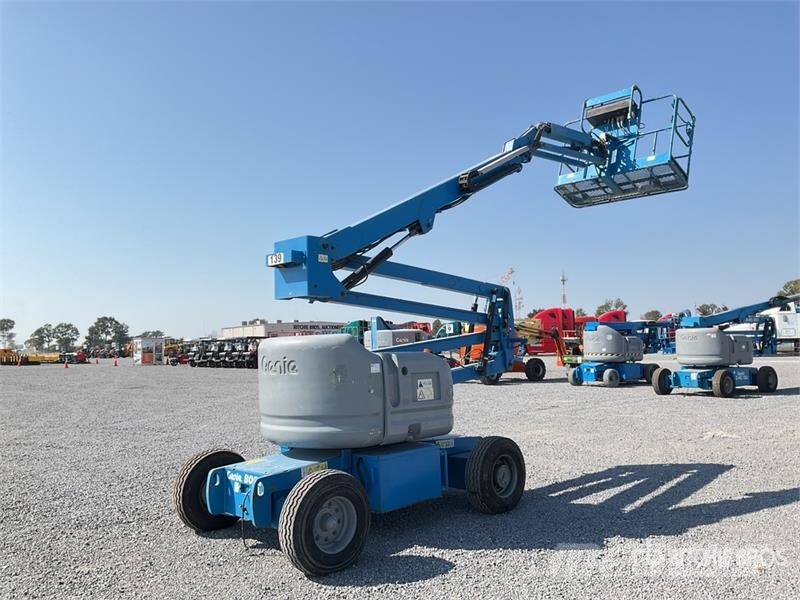 Genie Z4525J 2WD Electric Elevador Articulado / Articula Articulated boom lifts