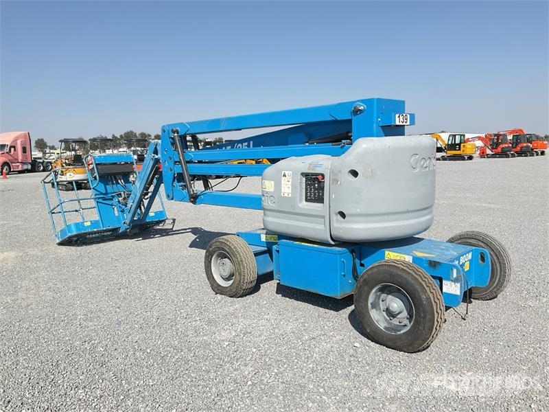 Genie Z4525J 2WD Electric Elevador Articulado / Articula Articulated boom lifts