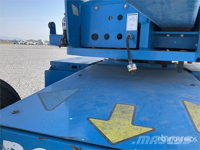 Genie Z4525J 2WD Electric Elevador Articulado / Articula Articulated boom lifts