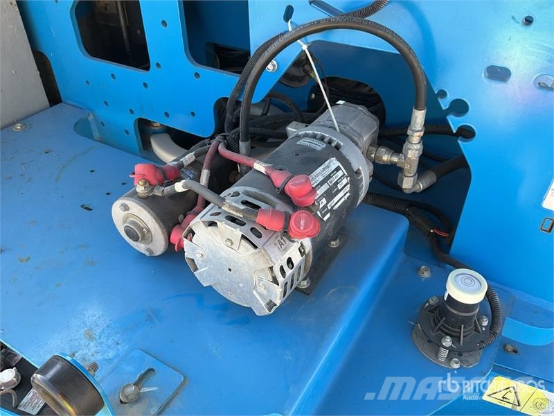 Genie Z4525J 2WD Electric Elevador Articulado / Articula Articulated boom lifts