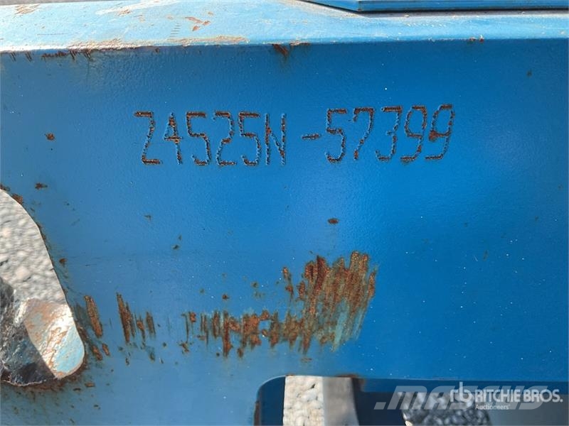 Genie Z4525J 2WD Electric Elevador Articulado / Articula Articulated boom lifts