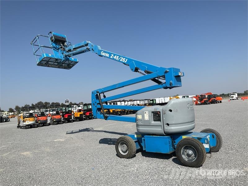 Genie Z4525J 2WD Electric Elevador Articulado / Articula Articulated boom lifts