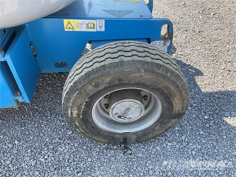 Genie Z4525J 2WD Electric Elevador Articulado / Articula Articulated boom lifts
