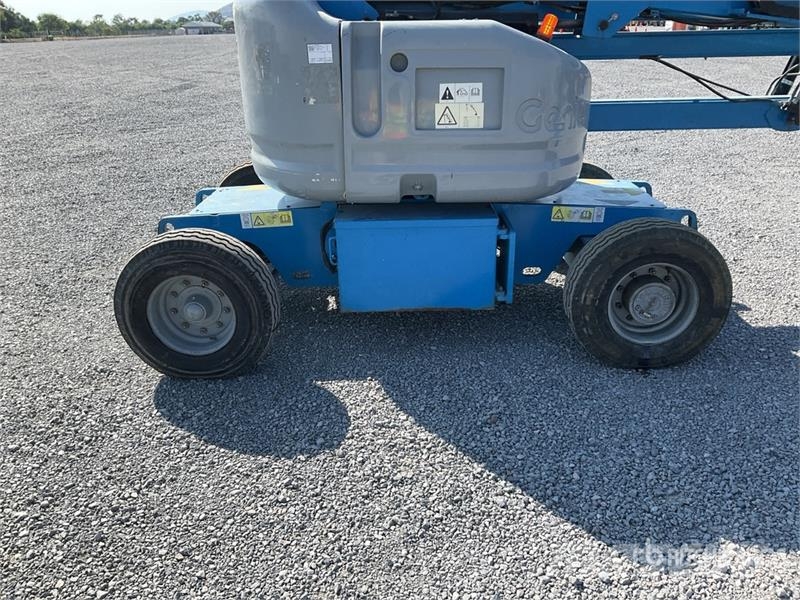 Genie Z4525J 2WD Electric Elevador Articulado / Articula Articulated boom lifts