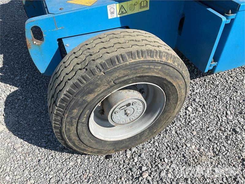 Genie Z4525J 2WD Electric Elevador Articulado / Articula Articulated boom lifts