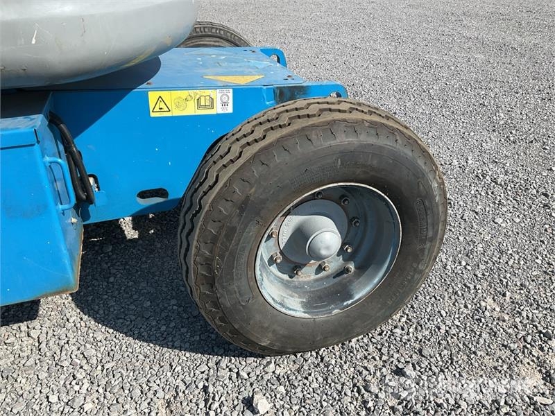 Genie Z4525J 2WD Electric Elevador Articulado / Articula Articulated boom lifts