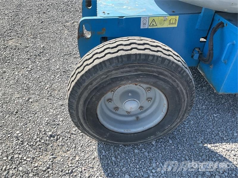 Genie Z4525J 2WD Electric Elevador Articulado / Articula Articulated boom lifts