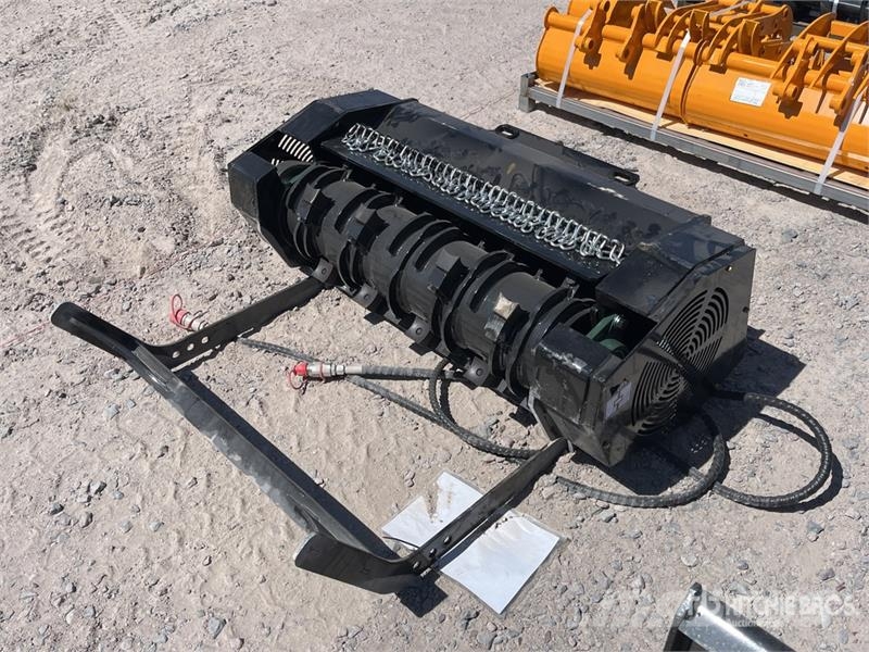 GIYI ML45 32 in Mini Trituradora para Minicargador ماكينات تقطيع أخشاب الحراجة