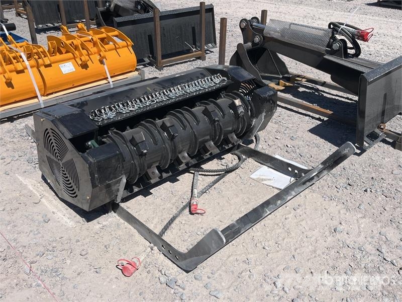 GIYI ML45 32 in Mini Trituradora para Minicargador ماكينات تقطيع أخشاب الحراجة