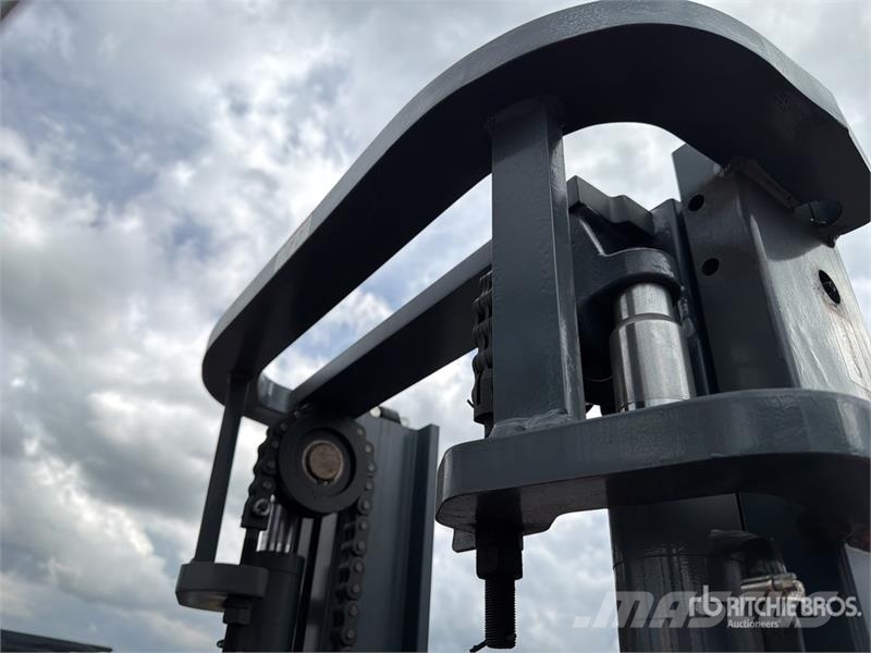 Heli CPC35-Q25K2 7700 lb Pneumatic Tire Montacargas (Si Другие складские механизмы