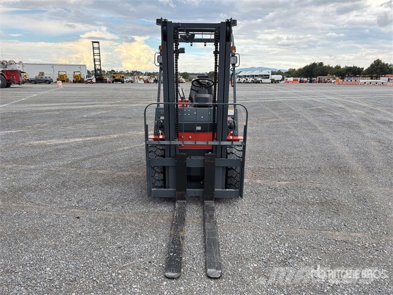 Heli CPC35-Q25K2 7700 lb Pneumatic Tire Montacargas (Si Другие складские механизмы