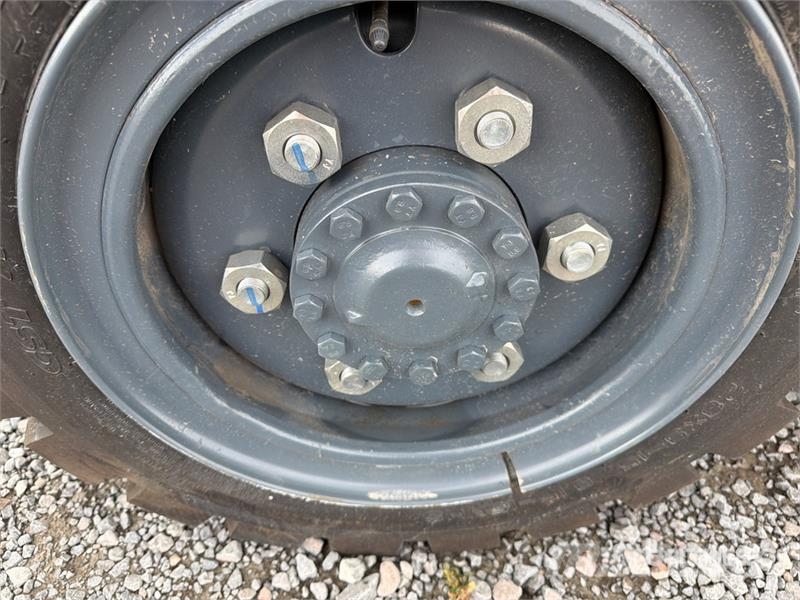 Heli CPC35-Q25K2 7700 lb Pneumatic Tire Montacargas (Si Другие складские механизмы