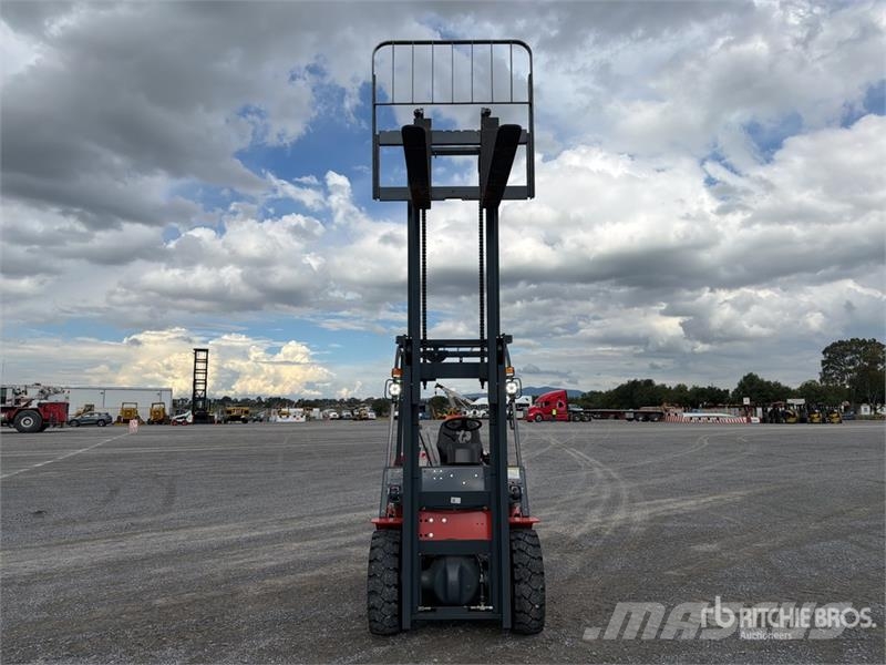 Heli CPC35-Q25K2 7700 lb Pneumatic Tire Montacargas (Si Другие складские механизмы
