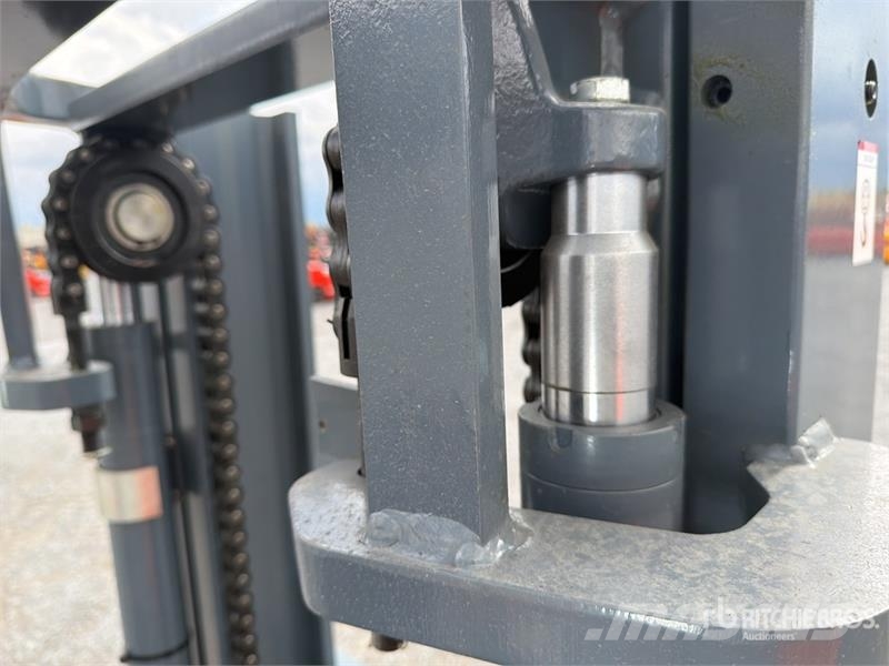 Heli CPC35-Q25K2 7700 lb Pneumatic Tire Montacargas (Si Другие складские механизмы