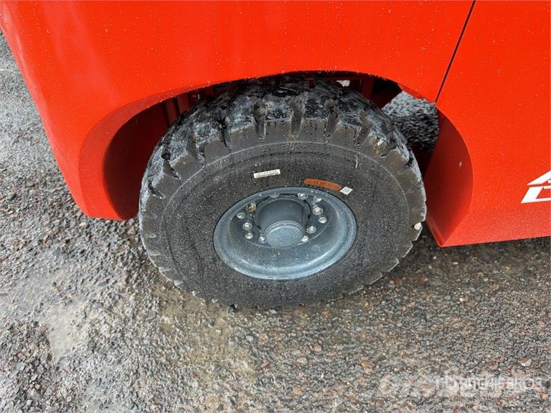 Heli CPC35-Q25K2 7700 lb Pneumatic Tire Montacargas (Si شاحنات ذات رافعات شوكية - أخرى
