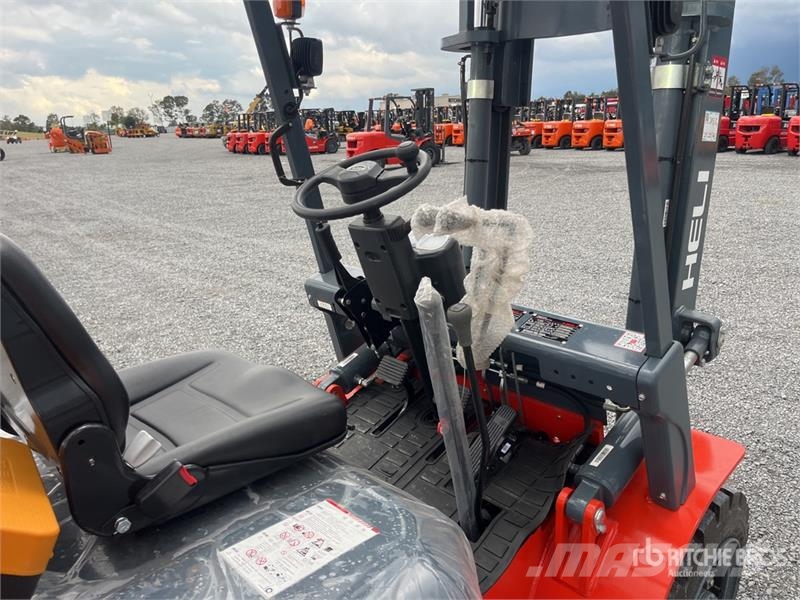 Heli CPC35-Q25K2 7700 lb Pneumatic Tire Montacargas (Si Другие складские механизмы