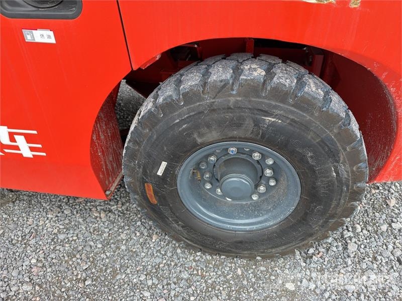 Heli CPC35-Q25K2 7700 lb Pneumatic Tire Montacargas (Si Другие складские механизмы