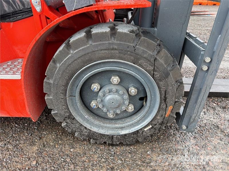 Heli CPC35-Q25K2 7700 lb Pneumatic Tire Montacargas (Si Montacargas - otros