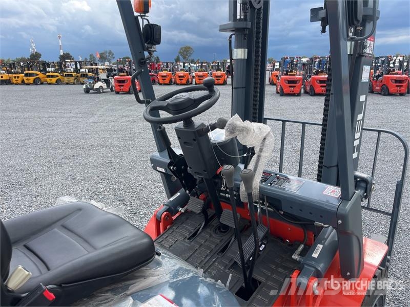 Heli CPC35-Q25K2 7700 lb Pneumatic Tire Montacargas (Si Інше