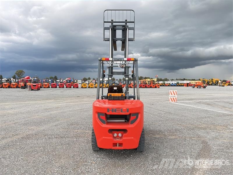 Heli CPC35-Q25K2 7700 lb Pneumatic Tire Montacargas (Si Другие складские механизмы