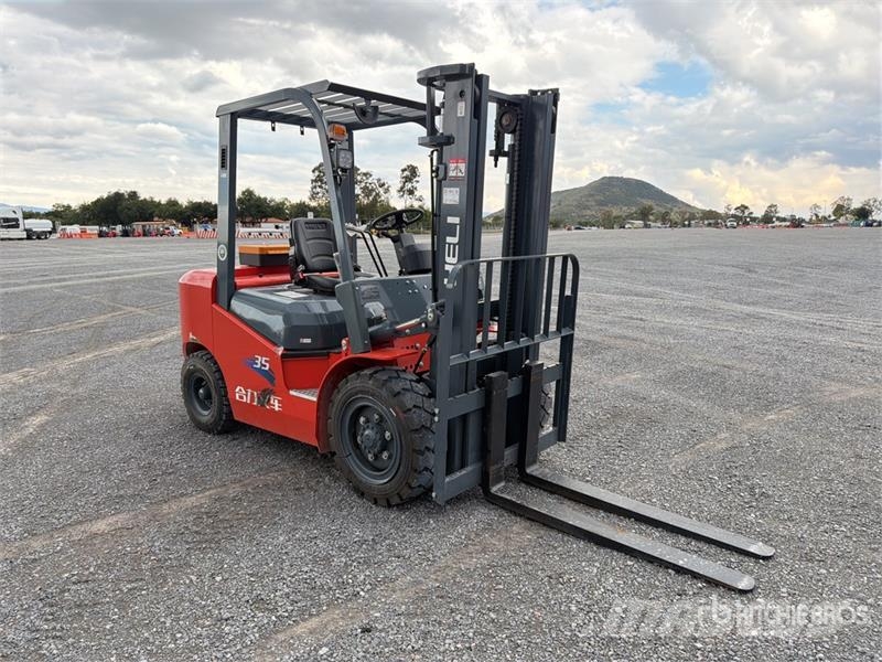 Heli CPC35-Q25K2 7700 lb Pneumatic Tire Montacargas (Si Другие складские механизмы