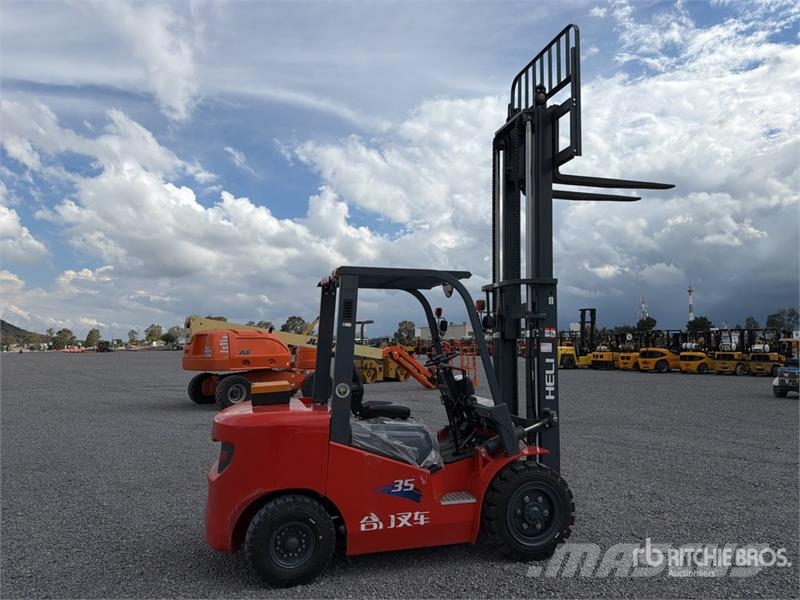Heli CPC35-Q25K2 7700 lb Pneumatic Tire Montacargas (Si Другие складские механизмы