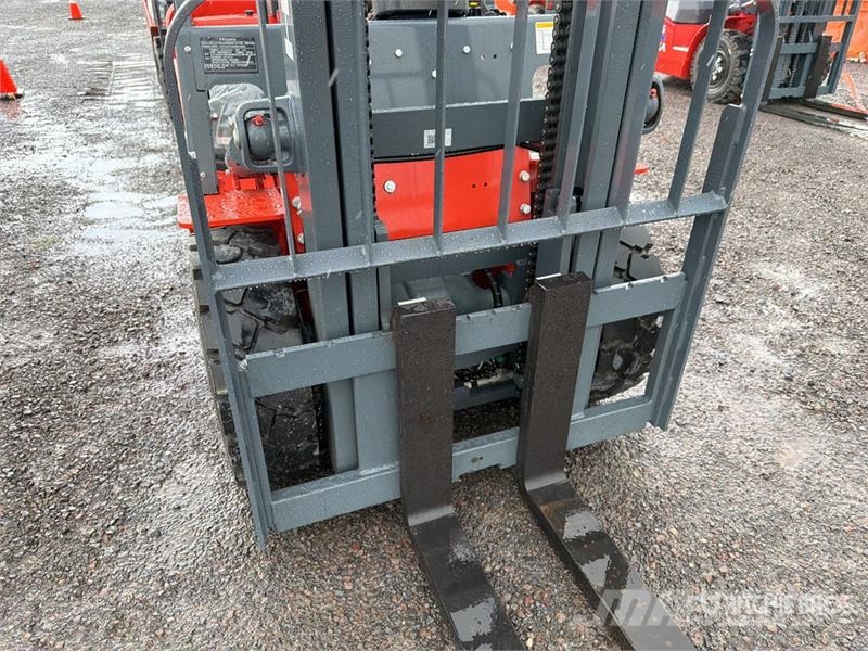 Heli CPC35-Q25K2 7700 lb Pneumatic Tire Montacargas (Si شاحنات ذات رافعات شوكية - أخرى