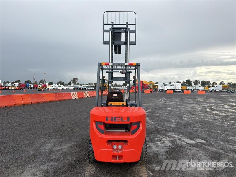 Heli CPC35-Q25K2 7700 lb Pneumatic Tire Montacargas (Si Montacargas - otros