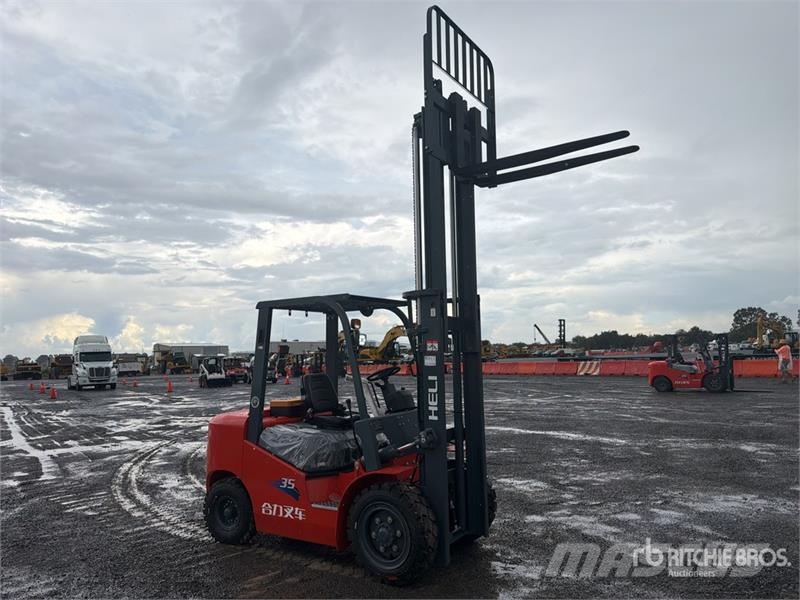 Heli CPC35-Q25K2 7700 lb Pneumatic Tire Montacargas (Si شاحنات ذات رافعات شوكية - أخرى