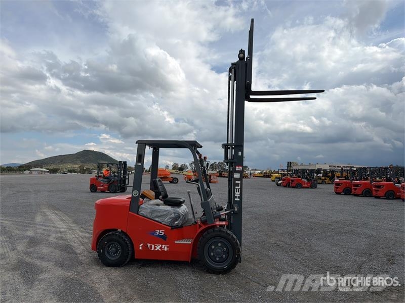 Heli CPC35-Q25K2 7700 lb Pneumatic Tire Montacargas (Si Другие складские механизмы