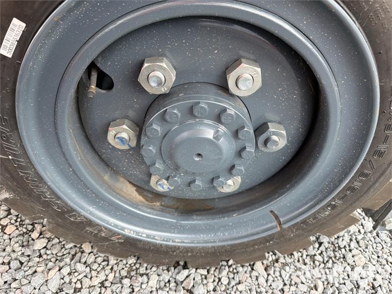 Heli CPC35-Q25K2 7700 lb Pneumatic Tire Montacargas (Si Другие складские механизмы