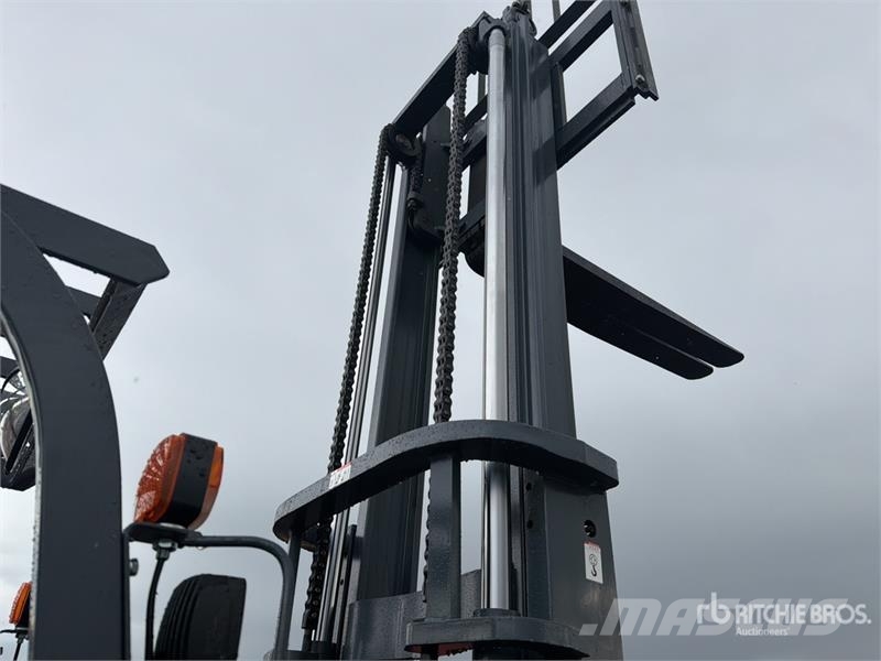 Heli CPC35-Q25K2 7700 lb Pneumatic Tire Montacargas (Si Montacargas - otros