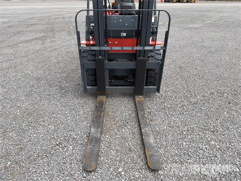 Heli CPC35-Q25K2 7700 lb Pneumatic Tire Montacargas (Si Другие складские механизмы