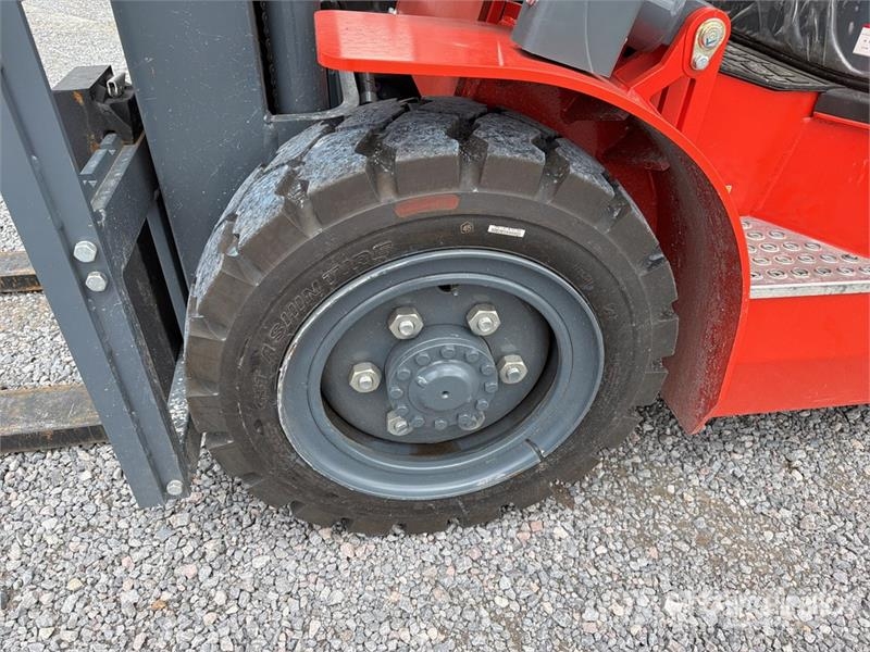 Heli CPC35-Q25K2 7700 lb Pneumatic Tire Montacargas (Si Другие складские механизмы