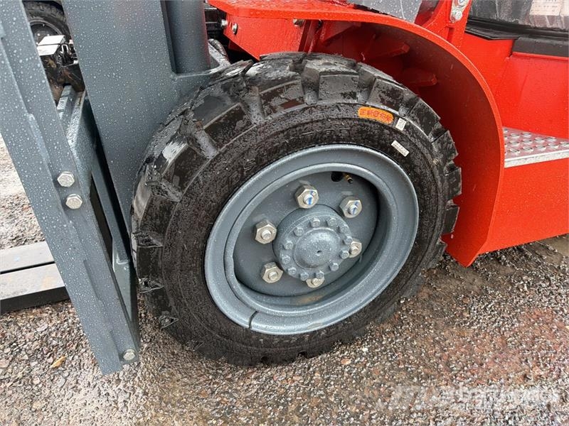 Heli CPC35-Q25K2 7700 lb Pneumatic Tire Montacargas (Si Montacargas - otros