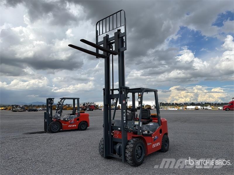 Heli CPC35-Q25K2 7700 lb Pneumatic Tire Montacargas (Si Другие складские механизмы