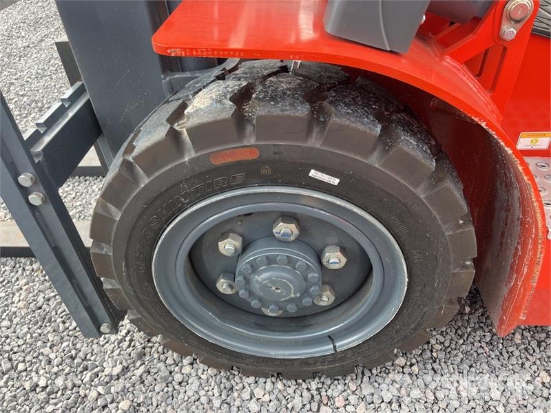 Heli CPC35-Q25K2 7700 lb Pneumatic Tire Montacargas (Si Інше