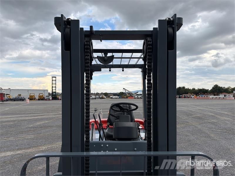 Heli CPC35-Q25K2 7700 lb Pneumatic Tire Montacargas (Si Другие складские механизмы