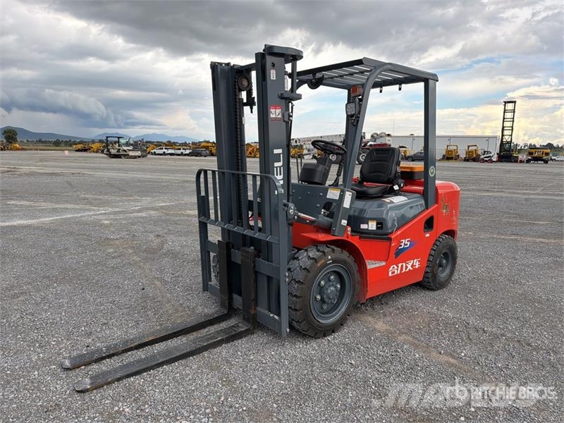 Heli CPC35-Q25K2 7700 lb Pneumatic Tire Montacargas (Si Другие складские механизмы