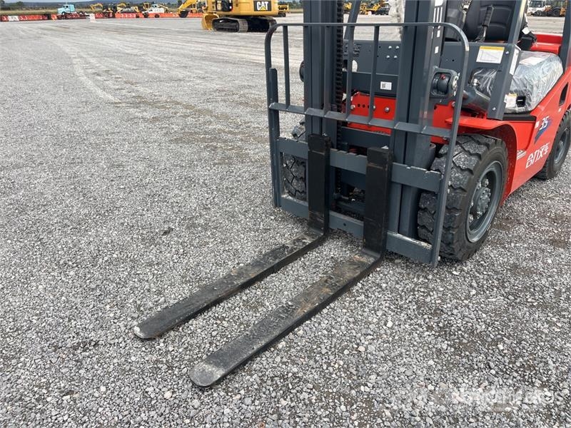 Heli CPC35-Q25K2 7700 lb Pneumatic Tire Montacargas (Si Другие складские механизмы