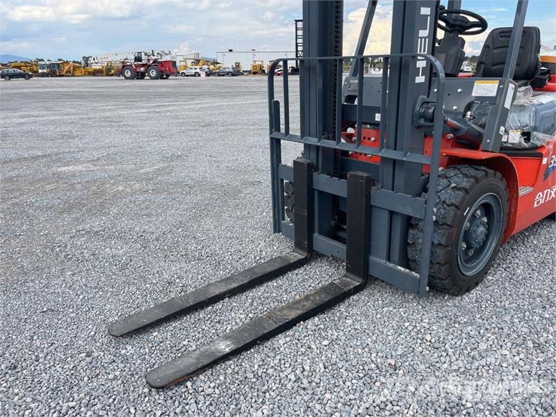 Heli CPC35-Q25K2 7700 lb Pneumatic Tire Montacargas (Si Інше