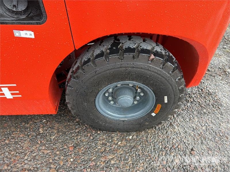Heli CPC35-Q25K2 7700 lb Pneumatic Tire Montacargas (Si شاحنات ذات رافعات شوكية - أخرى