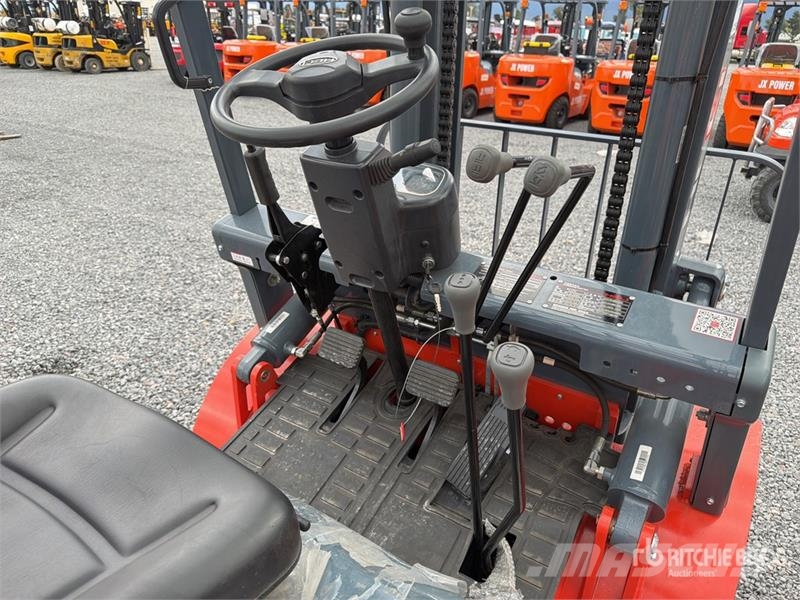 Heli CPC35-Q25K2 7700 lb Pneumatic Tire Montacargas (Si Другие складские механизмы