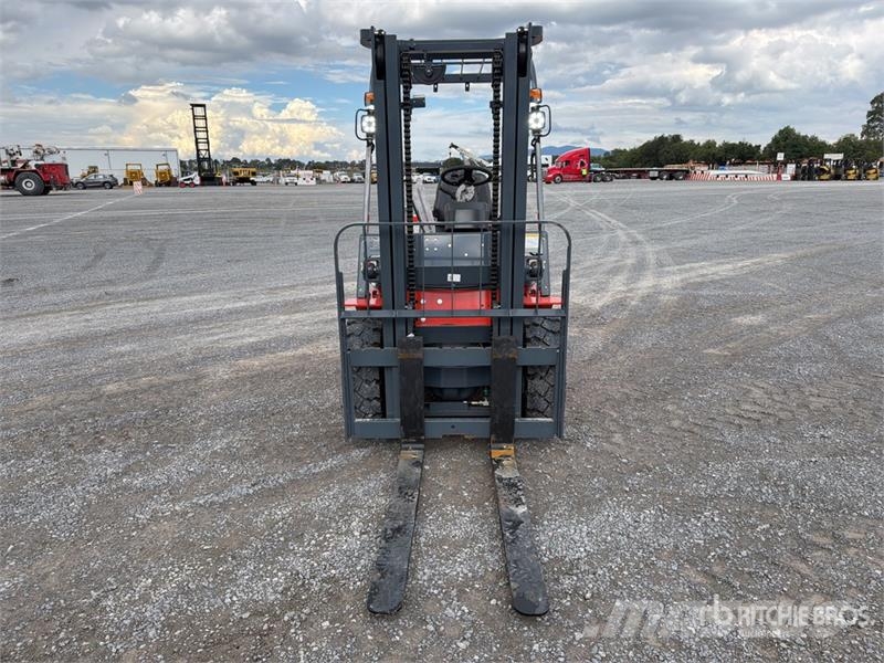 Heli CPC35-Q25K2 7700 lb Pneumatic Tire Montacargas (Si Другие складские механизмы