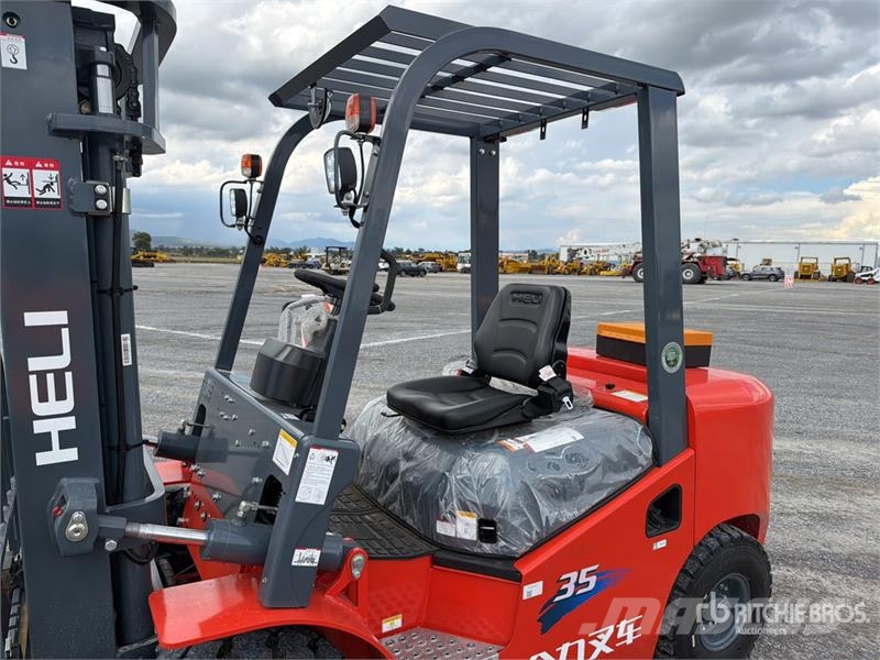 Heli CPC35-Q25K2 7700 lb Pneumatic Tire Montacargas (Si Другие складские механизмы