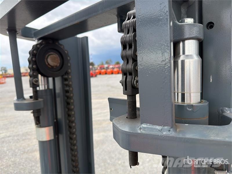 Heli CPC35-Q25K2 7700 lb Pneumatic Tire Montacargas (Si Другие складские механизмы