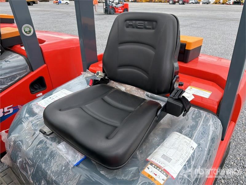 Heli CPC35-Q25K2 7700 lb Pneumatic Tire Montacargas (Si Другие складские механизмы
