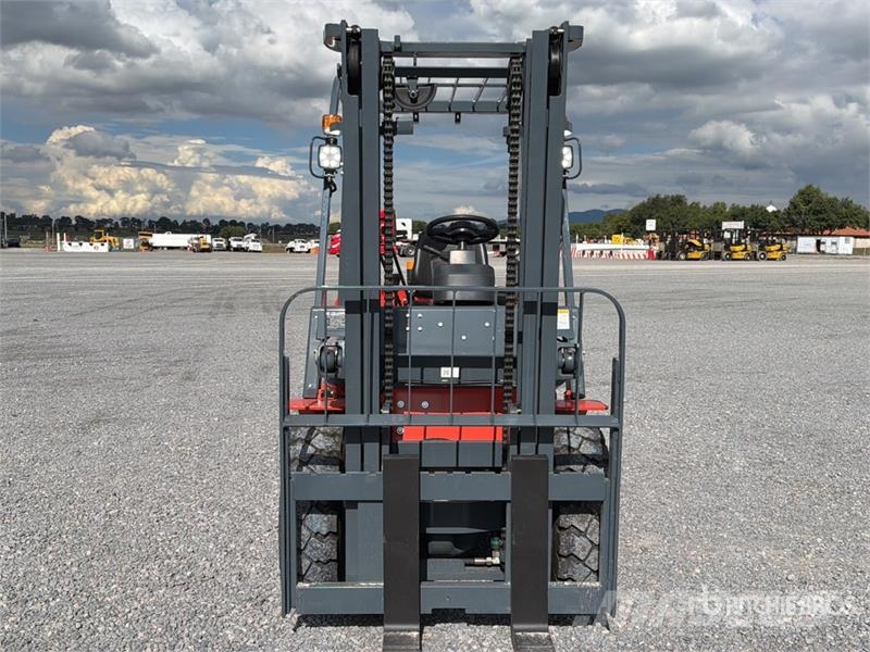 Heli CPC35-Q25K2 7700 lb Pneumatic Tire Montacargas (Si Другие складские механизмы